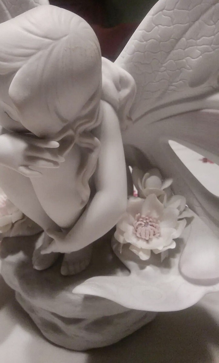 NIB! Lladro 6968 Lady Butterfly Retired. 12”Hx14”W. Ships NIB! Lladro 6968 Lady Butterfly Retired. 12”Hx14”W. Ships