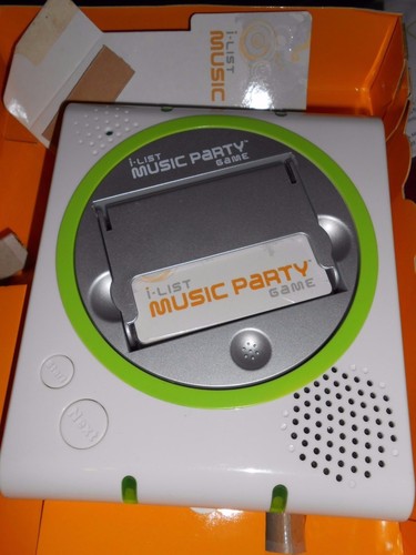 Hasbro i-List Music Party Game for iPod,MP3 Song Matching Game ages 12+,4+Player - Picture 2 of 8