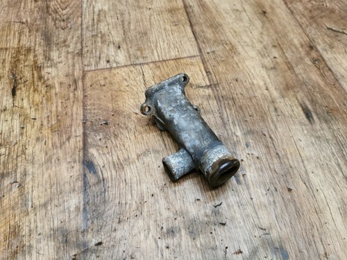 VW Golf 1 GTI 1.8 112PS DX Kühlwasserflansch Seitlich Zylinderkopf #10404