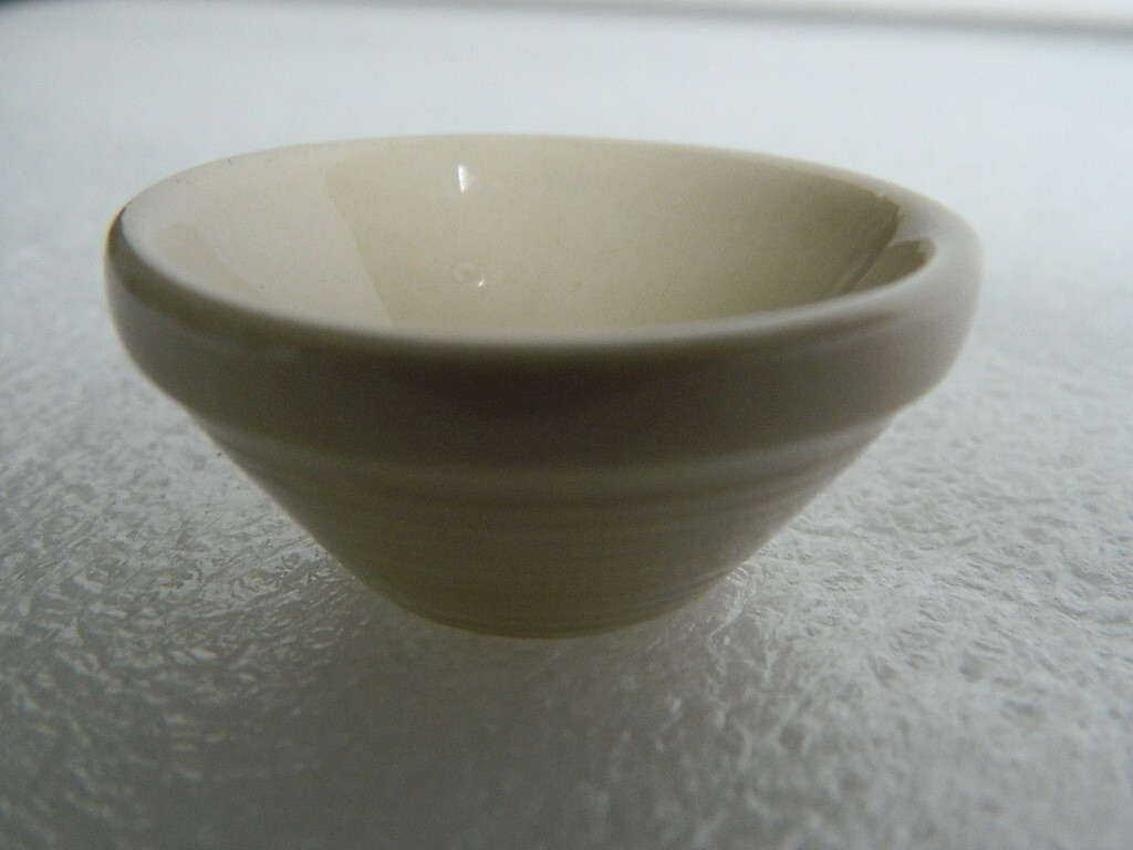 (M7.19) 1/12th scale DOLLS HOUSE LARGE CHINA MIXING BOWL - 4.5cm DIAMETER