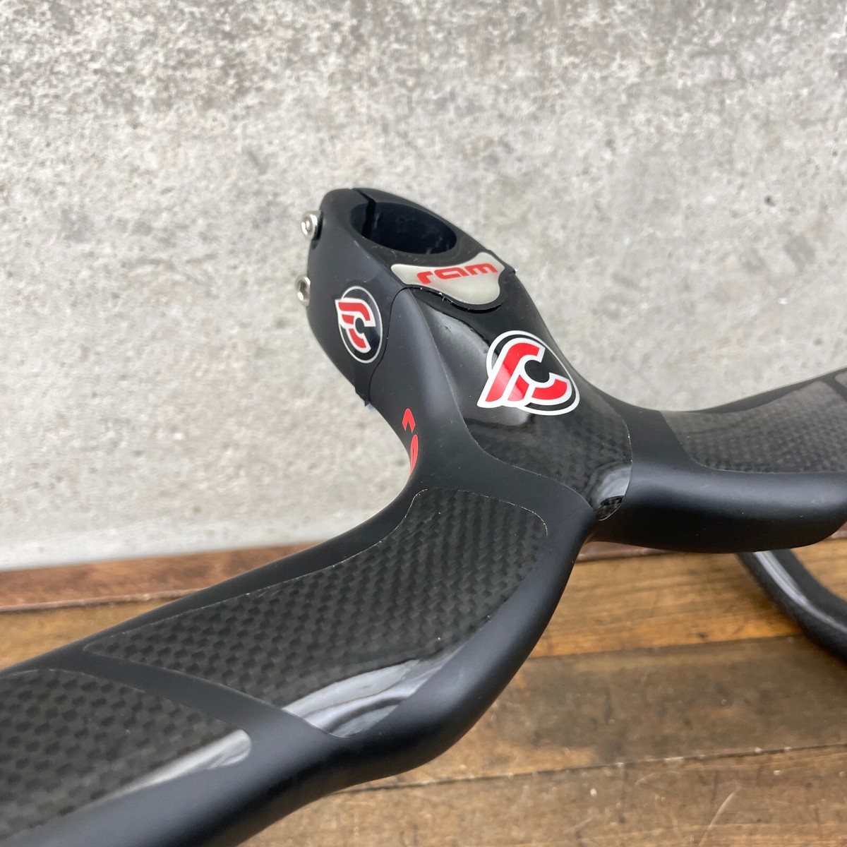Cinelli Ram 2 Handlebar Stem 1 1/8 Threadless Carbon Fiber Cinelli Ram 2 Handlebar Stem 1 1/8 Threadless Carbon Fiber