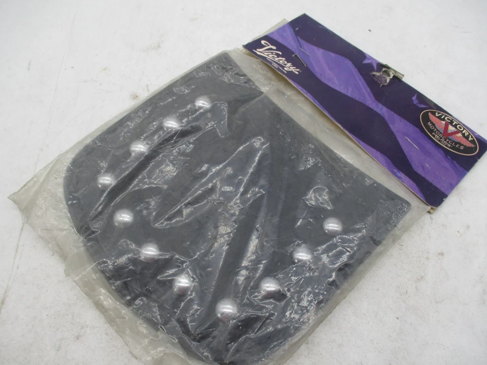 Victory Genuine NOS Motorcycle V92SC Studded Mud Flap Leather 2873386 — 第 3/4 张图片