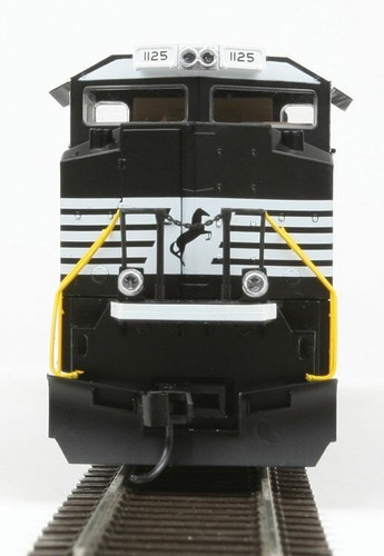 EMD SD70ACe - SoundTraxx(R) Sound & DCC Norfolk Southern #1125 w/High Headlight - Picture 5 of 9