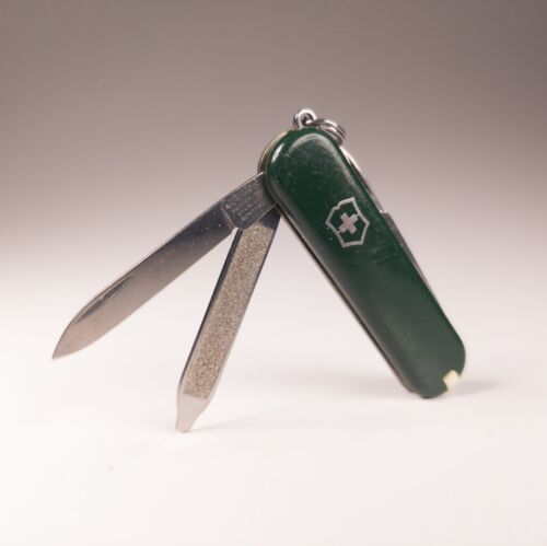 Victorinox Swiss Army Classic SD Pocket Knife - OD Green - Picture 1 of 5