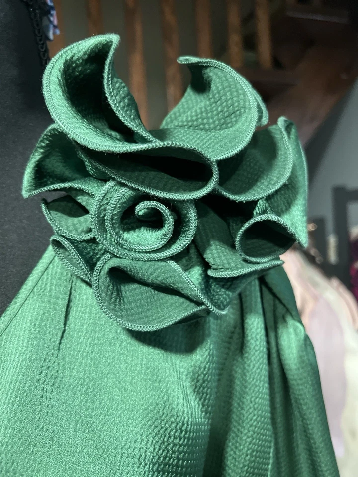 Conjunto de falda de sirena brillante gris broche flor hecho a mano verde con broche conjunto de vacaciones Foto 3 de 4