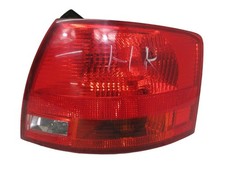 Rückleuchte Rücklicht aussen rechts passt für AUDI A4 AVANT (8ED, B7) 2.0