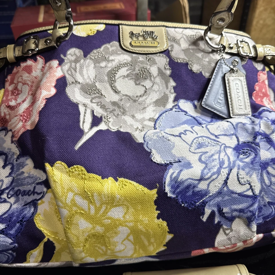 VERY RARE coach floral purse bag vintage style multicolored and leather detail  - Image 4 of 4