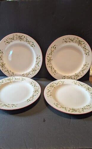 TARGET HOLIDAY TIDINGS 2010  SET 4   9 1/8"    USED COND