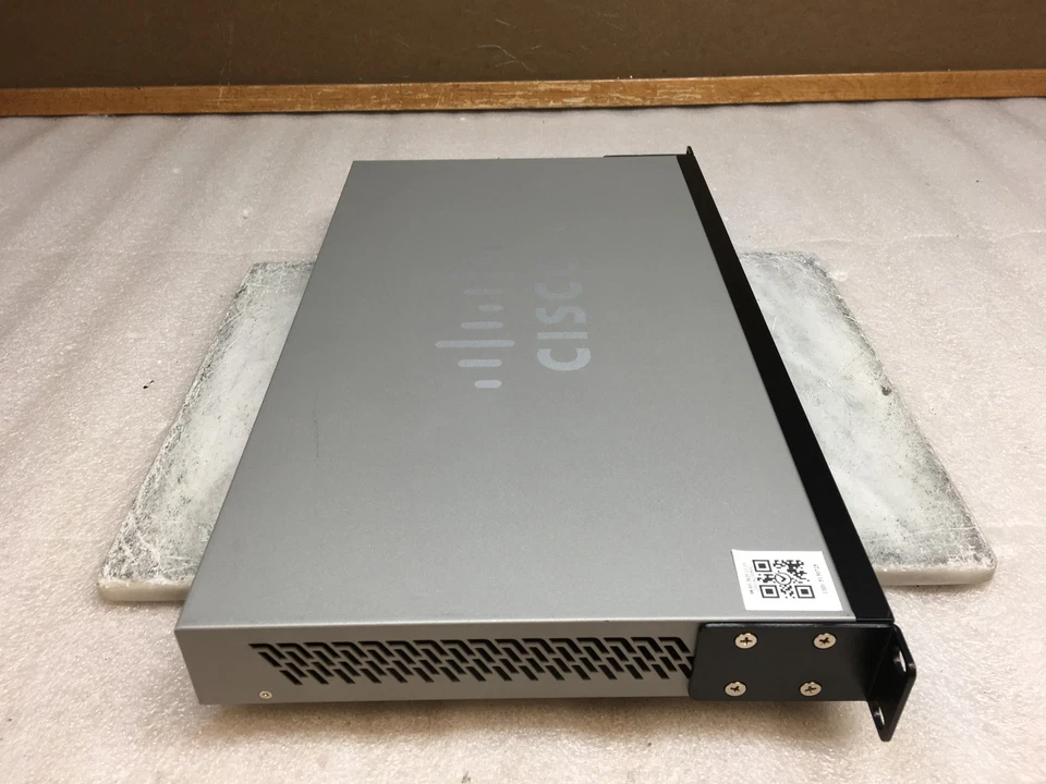 Cisco SF200-24 SLM224GT V02 24-Port 10/100 Smart Gigabit Ethernet Switch w/ Ears - Image 4 of 4