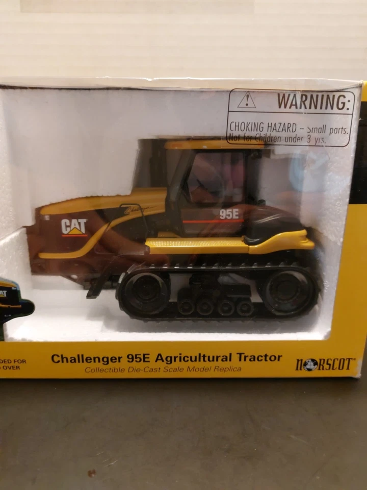Norscot CAT Challenger 95E Agricultural Tractor 1:32 Scale Mint In Box 55001 - Image 2 of 4