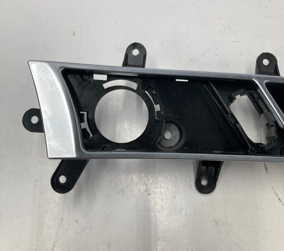 05-11 Manija de puerta interior delantera derecha pasajero Audi A6 Quattro OEM 4F0837020C Foto 2 de 4