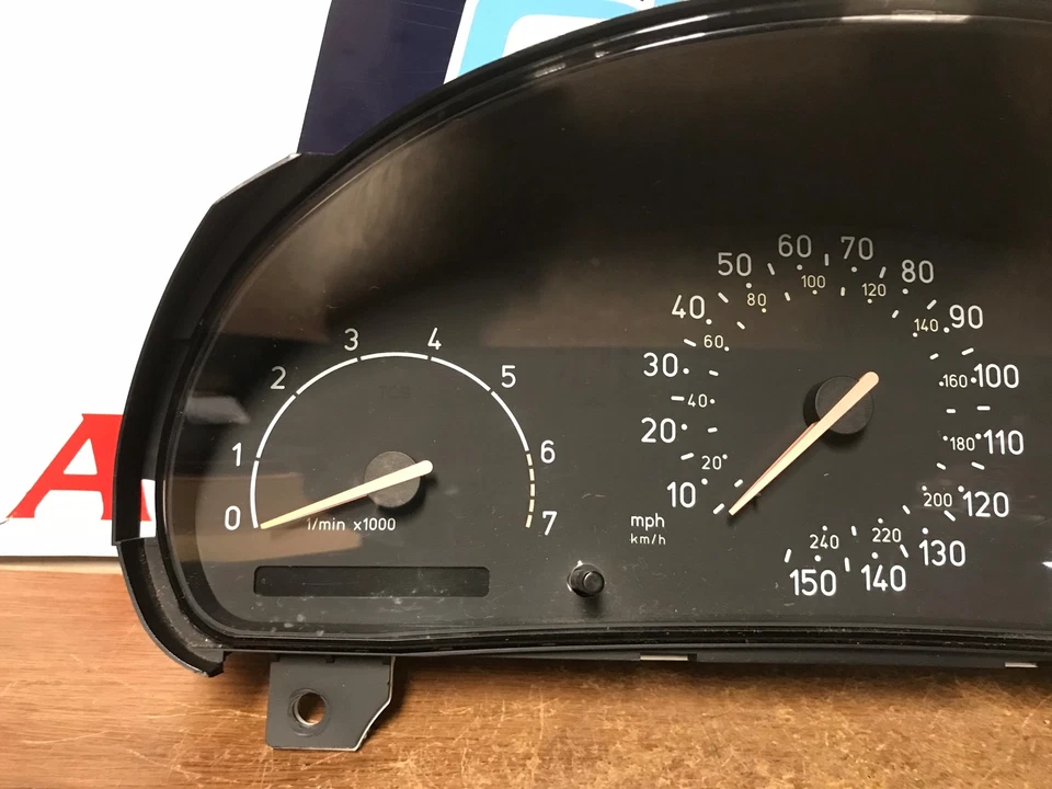 Cuadro de instrumentos SAAB 9-5 1999 *kilometraje desconocido Foto 2 de 4