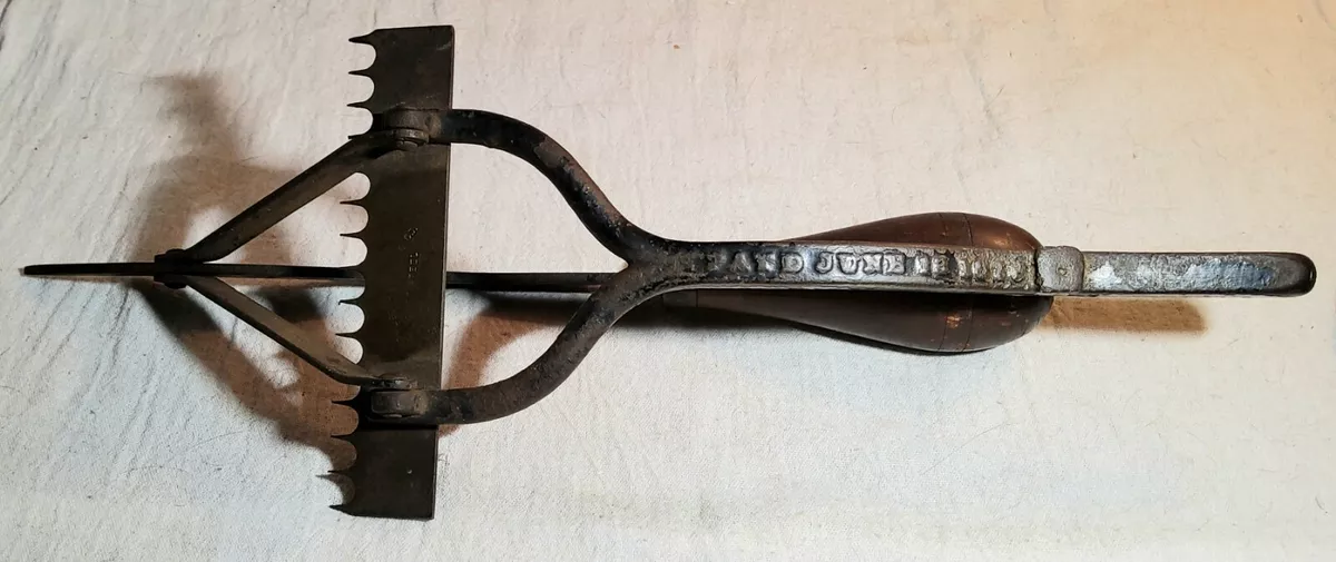 ANTIQUE COWLES HANDMADE CO CAST STEEL CARPET STRETCHER TOOL PATENT JUNE 13,  1870