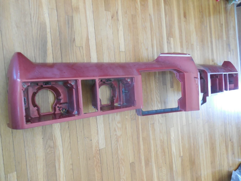 Pontiac Grand Prix 1977; panel de cabecera, PN#525873 UP, BUDD CO PPD B 7728 Foto 3 de 4