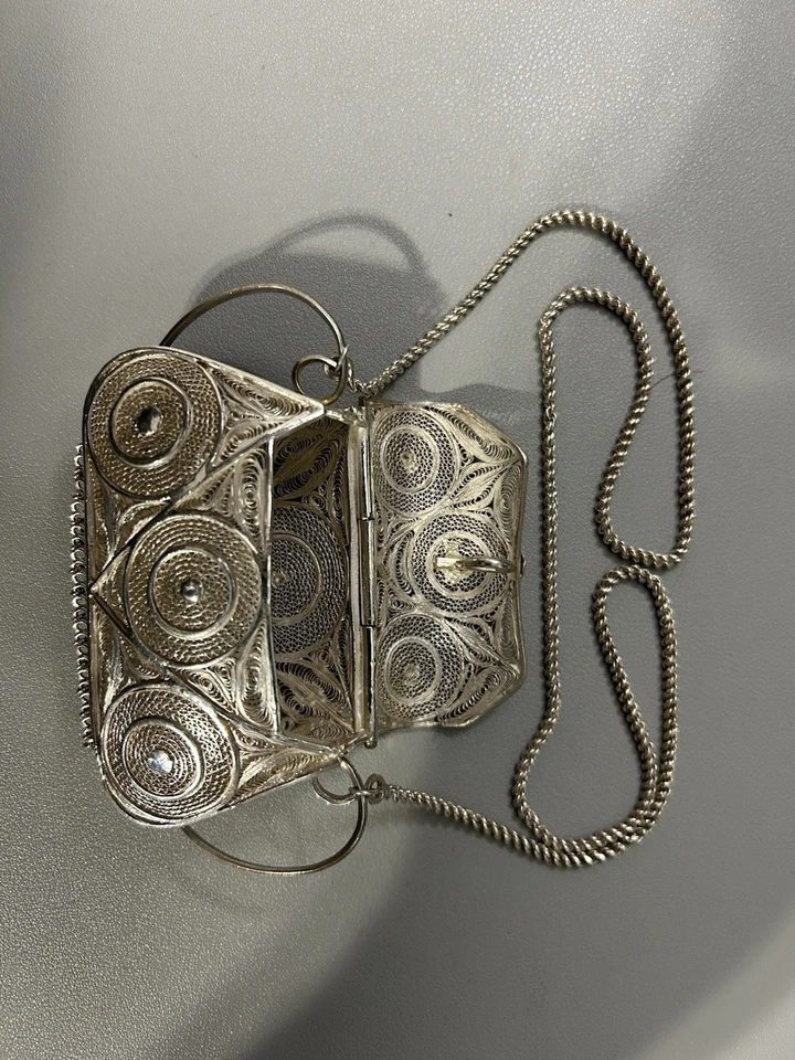 Vintage 9.25 Silver Hand Bag with Silver Chain Purse Evening Bag Clutch - Image 2 of 4