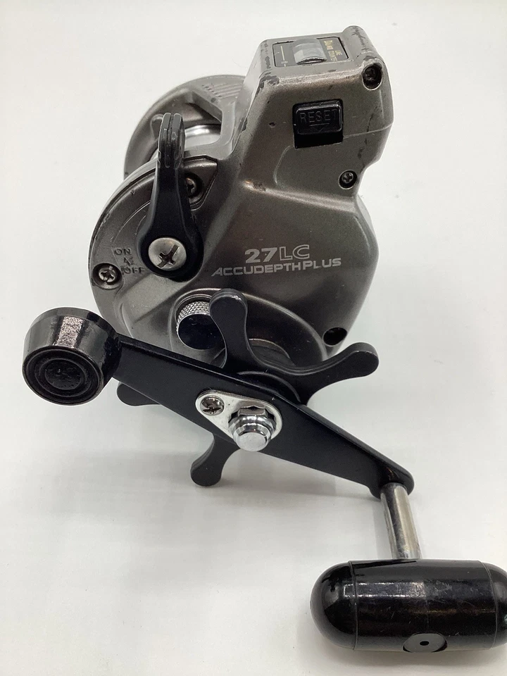 Carrete contador de línea Daiwa AccudepthPlus 27LC mango eléctrico 4,2:1 mano derecha Foto 3 de 4