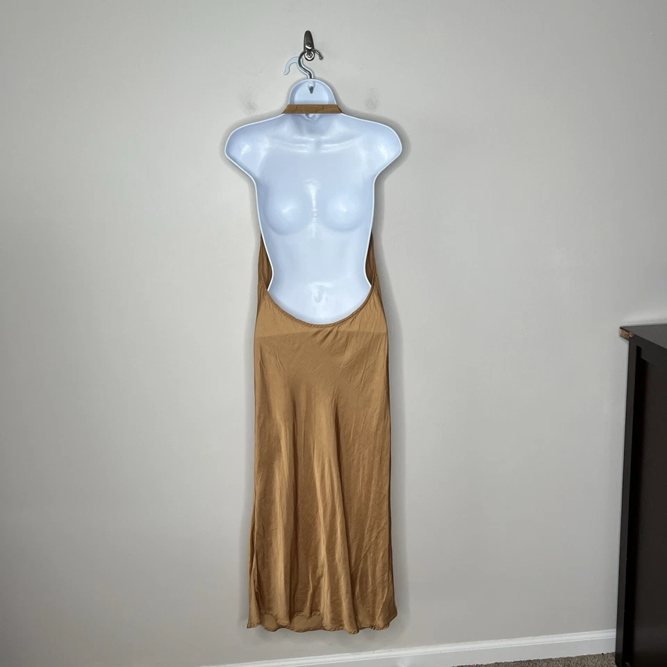 Vestido Young Fabulous Broke Para Mujer Grande Satén Halter Midi Sin Mangas Capucha Escote Foto 4 de 4