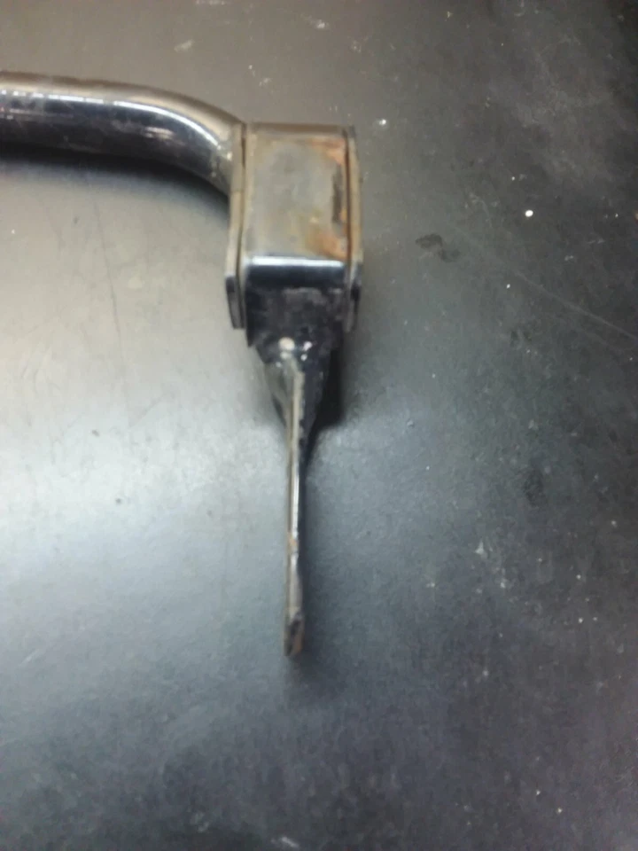 Harley-Davidson Electra Glide 2007 07-11 FLHT bolsa de sillín lateral izquierdo barra de soporte Foto 2 de 4