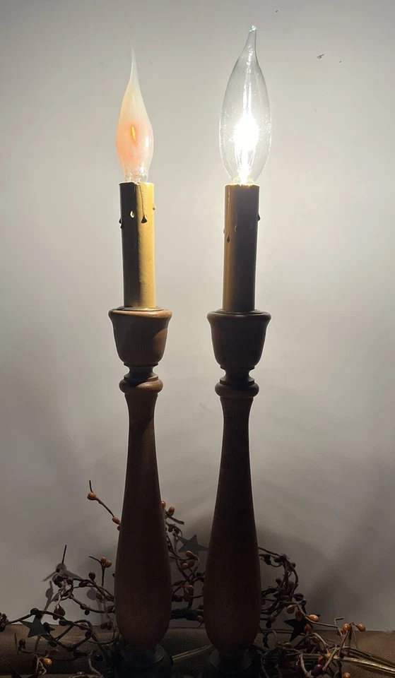 Velas eléctricas grandes torneadas de madera tallada estilo antiguo Foto 4 de 4