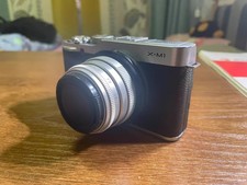 Fujifilm X-M1 XM1 16.3MP Mirrorless Digital Camera 35mm f/1.6 manual focus lens