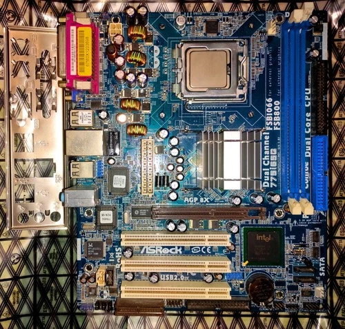 ASRock 775i65G 2.0. Rev: 2.03 AGP Socket 775 (Intel Core 2 Extreme/ Core 2 Duo)