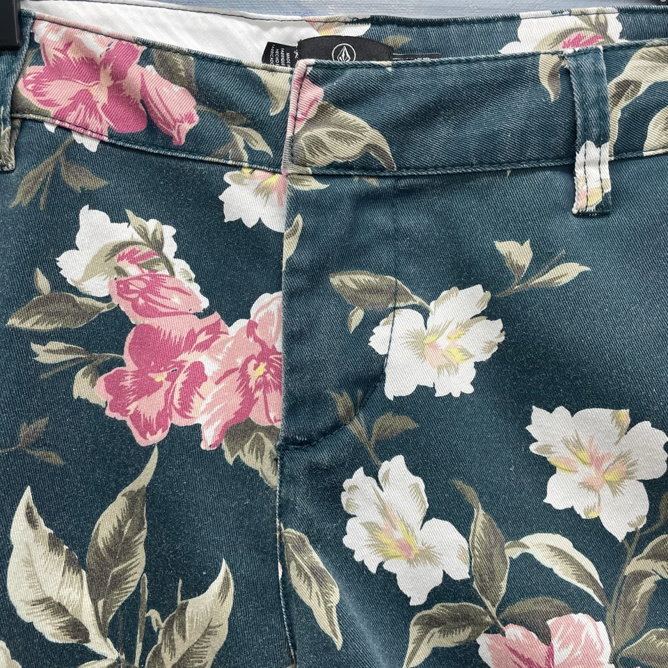 Volcom Shorts Womens 28 Floral Volcom 28 Low Rise Floral Skate Shorts Volcom Y2K - Image 3 of 4
