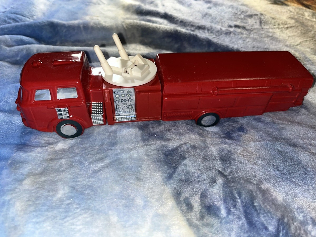 Vintage AVON THE RED SENTINEL WILD COUNTRY FIRE TRUCK After-shave Talc  w/box