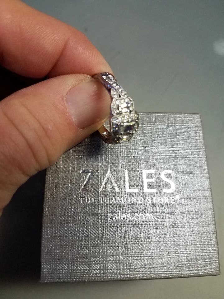 Anillo Estilo Antiguo 3 Diamantes 1ct Peso Total 14KWG Foto 2 de 4