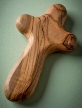 CROSS-OLIVE WOOD-SMALL HOLDING 3.5" 