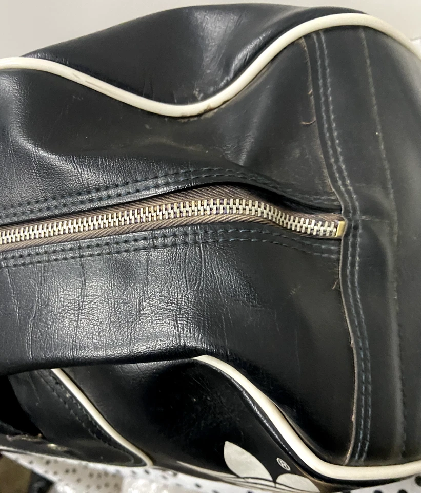 ADIDAS Vintage 1980 Gym/School Bag Black& White bottom compartment zip Bonza! - Image 4 of 4