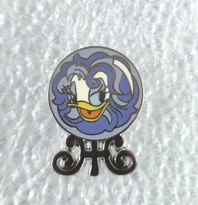 Disney Parks Haunted Mansion デイジー ピンバッジ DLR HAUNTED MANSION COLLECTION DAISY as MADAME LEOTA~2009 GWP PIN