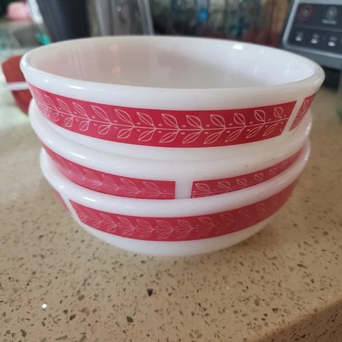 VTG PYREX RED REVEL LAUREL LEAF RESTAURANT WARE 5.5” BOWL 705 Lot Of 3