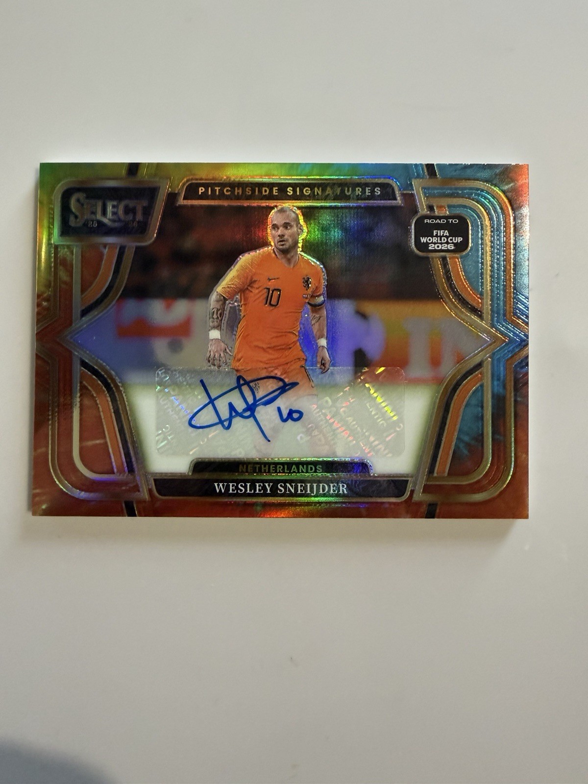 2020-21 Panini Select Road WC Pitchside Wesley Sneijder Auto Gold /10 view 2