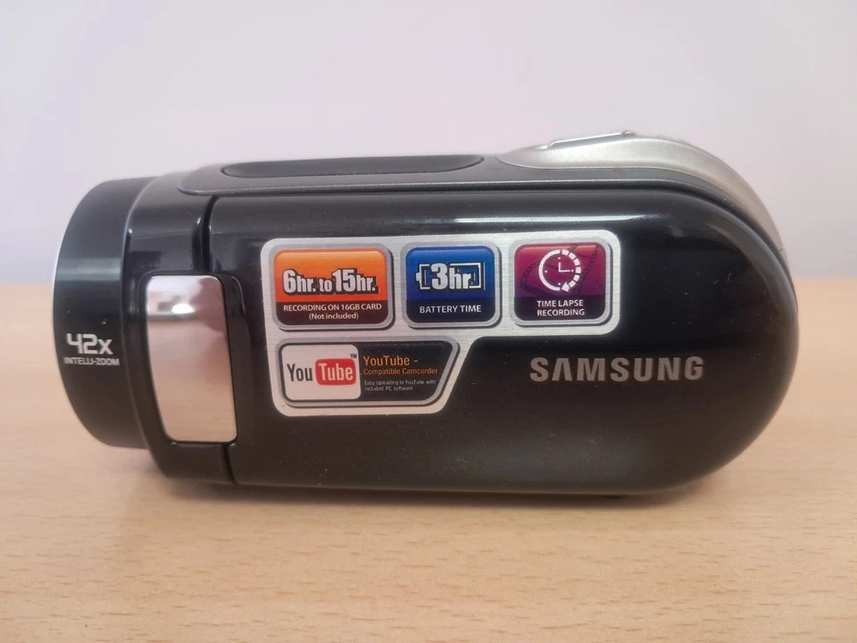 [MINT] BOXED Samsung FlashCam SMX-F30BP Mini Camcorder + 32GB SD Card - TESTED - Image 2 of 4