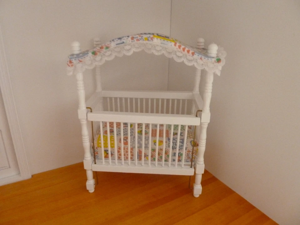 Dolls House Crib Canopy Style Nursery Furniture Miniature 1:12th Scale FREE P&P - Image 4 of 4