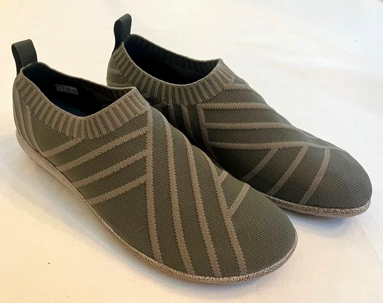 NUEVO SIN CAJA: Zapatos Naot OKANU en Verde, Talla 42 (W 11/11.5; M 9/9.5) Foto 2 de 4