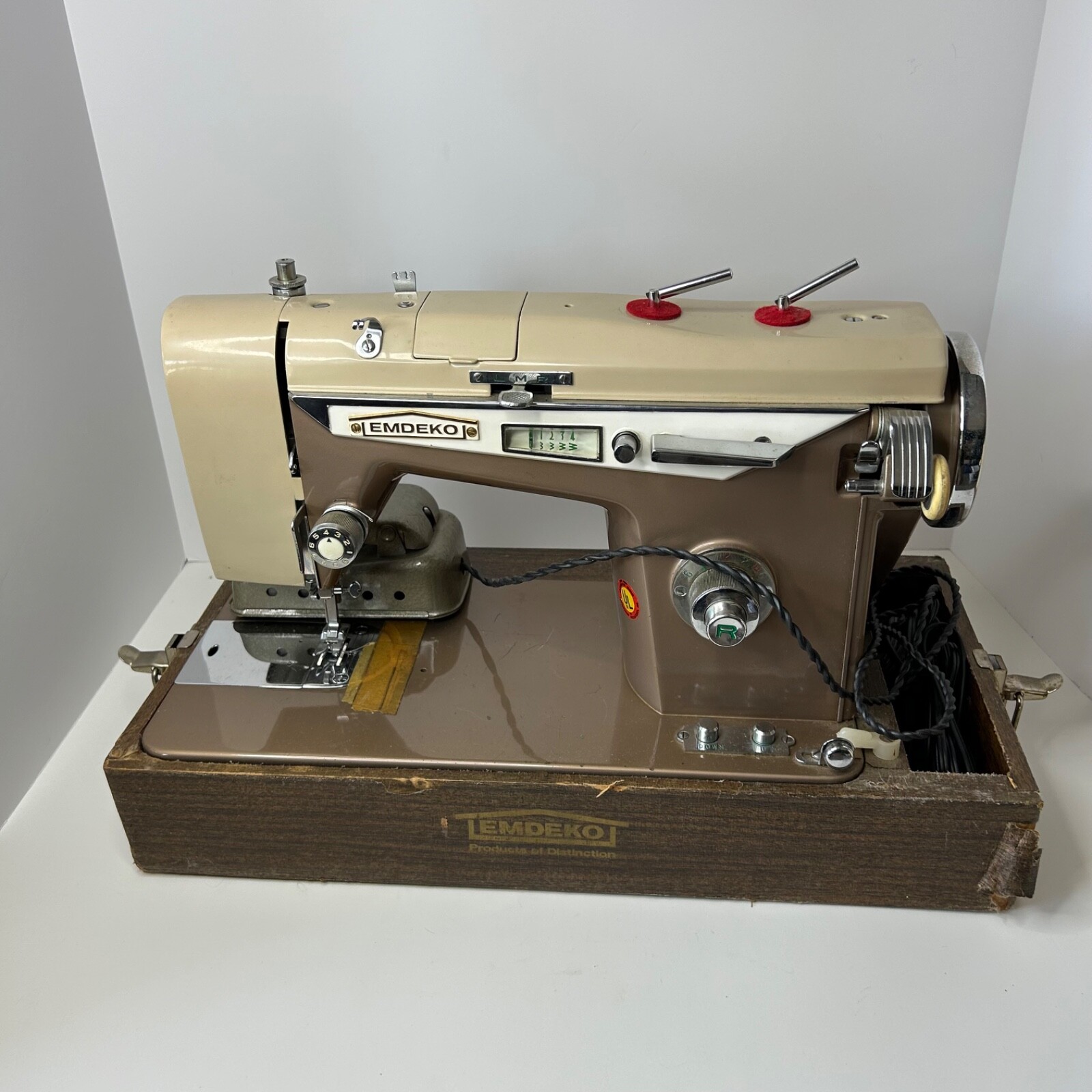 Vintage EMDEKO Zig Zag Quality Home Sewing Machine All Metal Made in