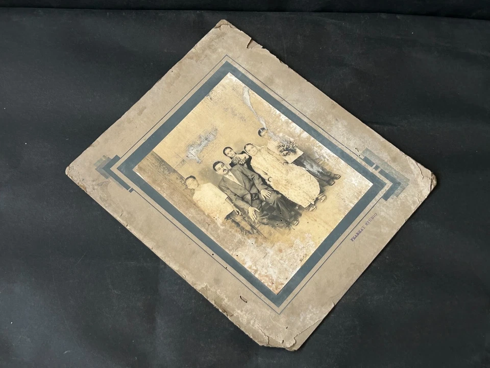 RARE OLD VINTAGE BLACK & WHITE PHOTO PHOTOGRAPH AN INDIAN SOUTH FAMILY. - Image 4 of 4