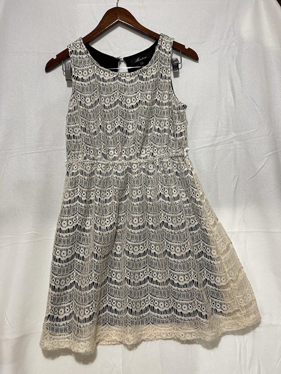 Monteau Lace Dress Size Large Monteau Lace Dress Size Large