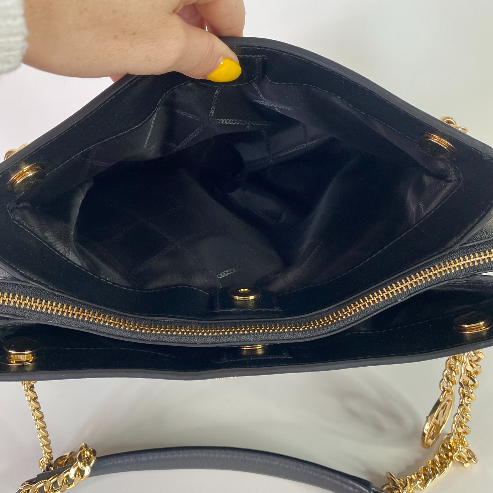 Michael Kors Susan Medium Quilted Leather Shoulder Ba… Gem