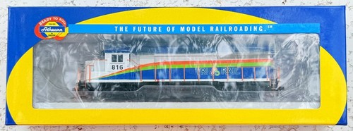 Athearn HO 77830 TRI-RAIL GP50 Phase 1 Lok #816 DCC ready Neu in OVP