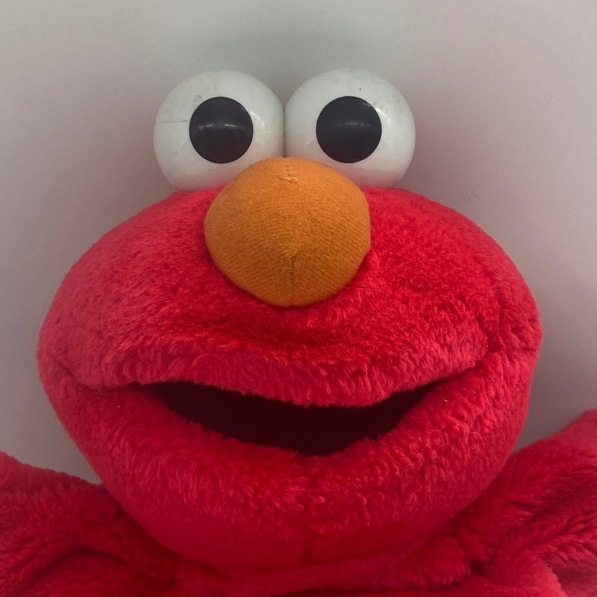 Vtg Fisher-Price Sesame Street Elmo Plush Hand Puppet Red 2004