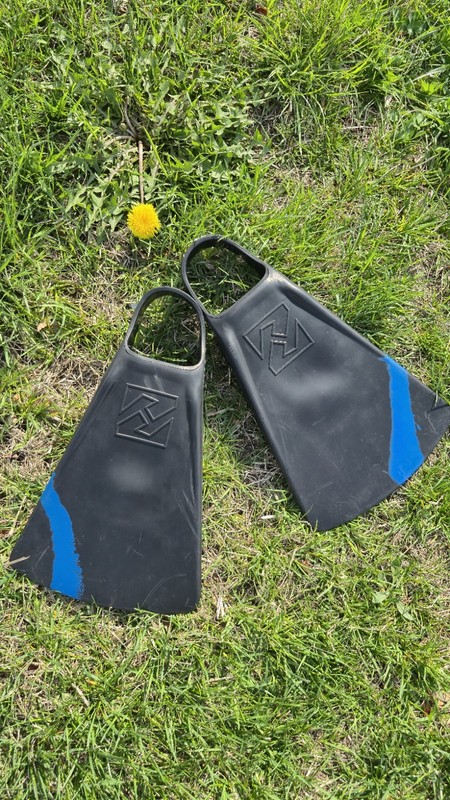 Hubboards Dubb Zero Bodyboarding & Bodyboard Dropknee Swimfins Size Large 