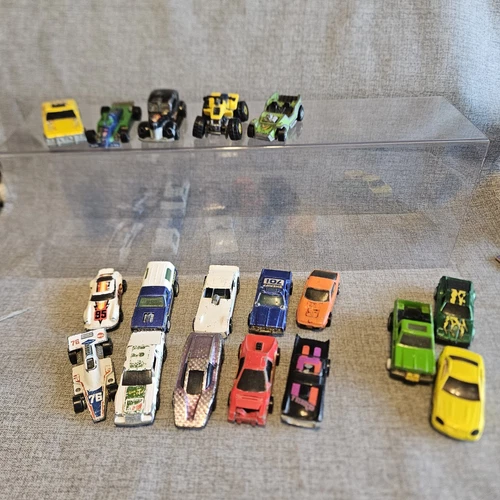 Hot Wheels Vintage Lot Of 18 70’s 80’s 90’s  Mt Dew, Trucks, Race Car, Bug, READ