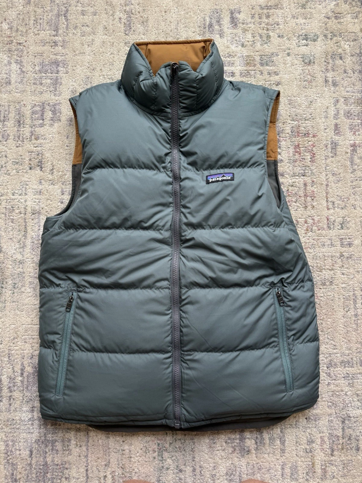 Patagonia Reversible Bivy Down Vest Mens Size Medium Full Zip Outdoors Hiking
