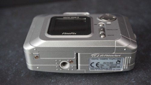 Fujifilm Finepix A202 2.0MP Digital Camera - Silver - Picture 7 of 8
