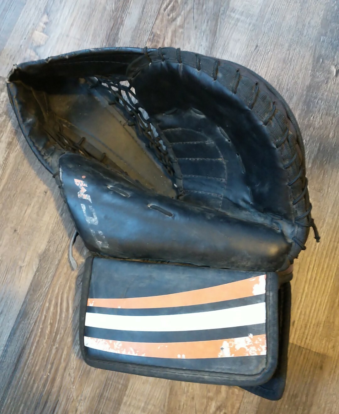 CCM Street Hockey Goalie Glove Adult Men's 14GCRTSGKPRI eBay