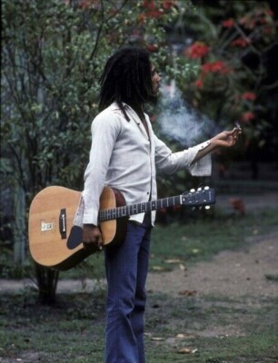 Bob Marley Unsigned 10x8 Photo - Jamaican singer, musician and songwriter *3931