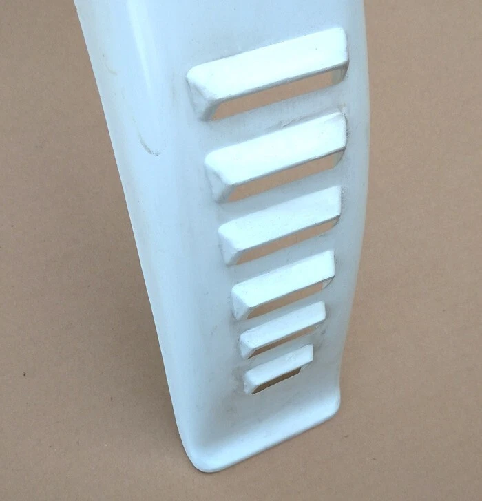 PARAFANGO ANTERIORE CROSS ENDURO VINTAGE DA 50 A 125 CC DELLA UFO BIANCO 01009 - Immagine 4 di 4