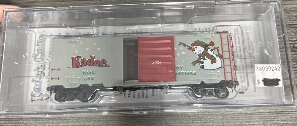 Kadee Cars HO Scale #6932 40’ PS-1 8’ Door KDC 032 Christmas  NIB - Image 2 of 3